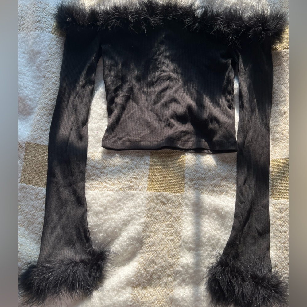 Black long sleeve crop top with fuzzy trim